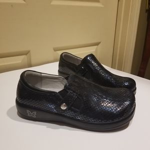Women's Alegria slip on clogs size 7.5